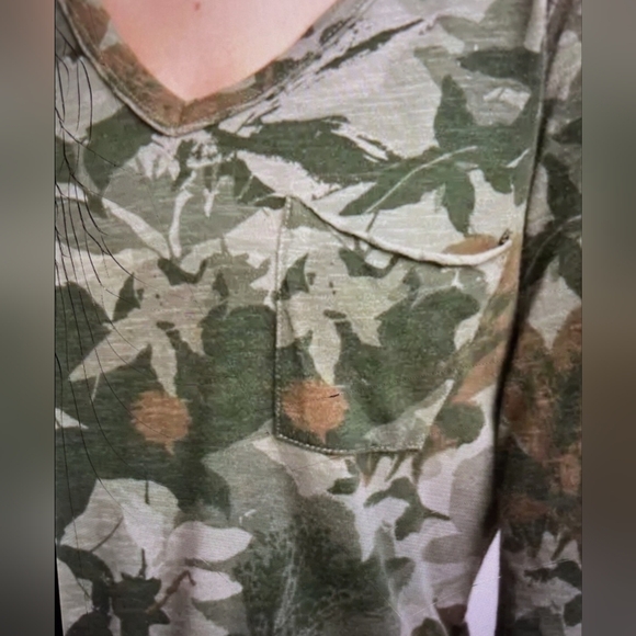 T.La By Anthropologie Camouflage Green 3/4 Sleeve Top - Picture 2 of 5
